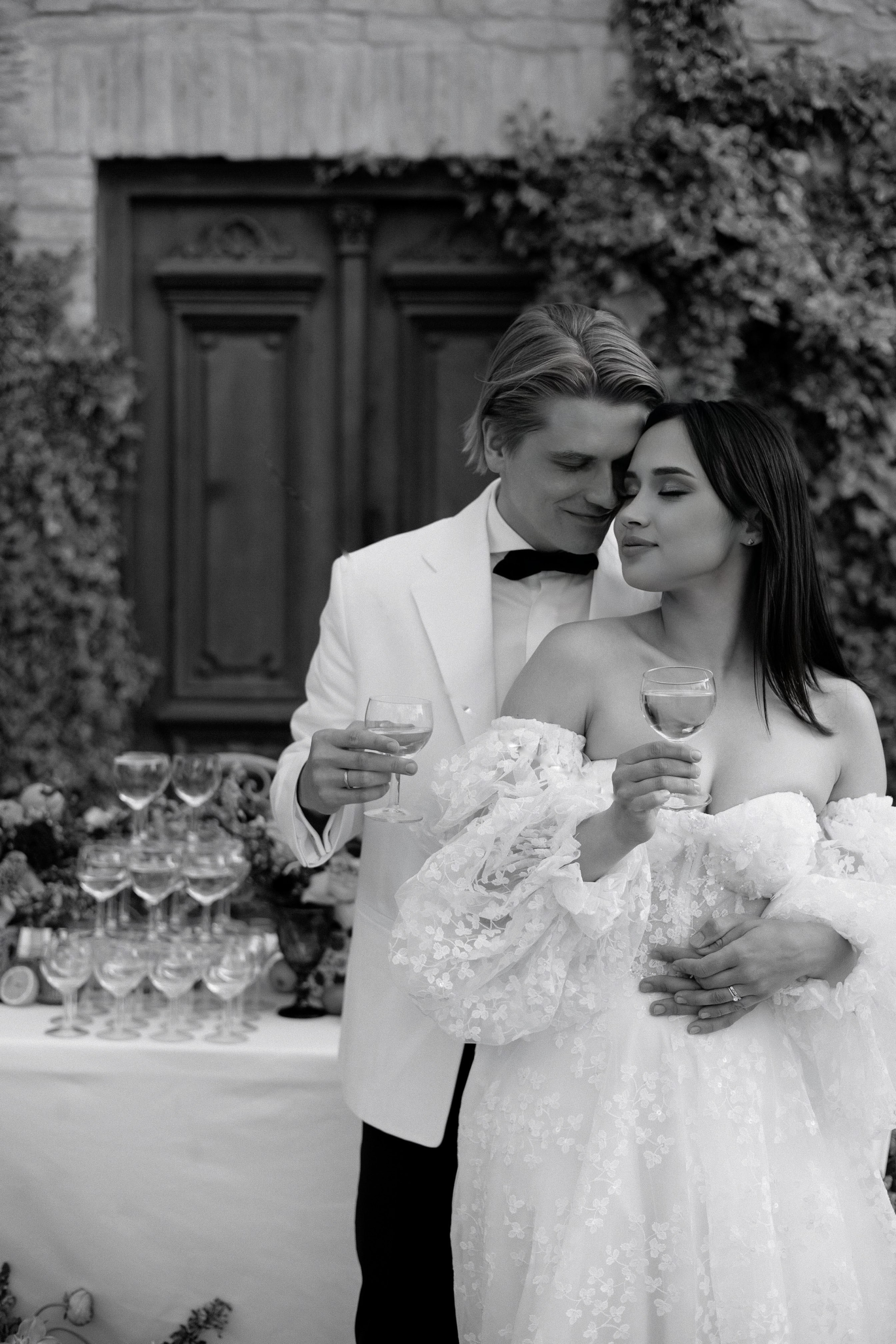 Capturing Bliss - Maxim & Natalia's Wedding. Vitalie Varvarynets — Prague Wedding Photographer