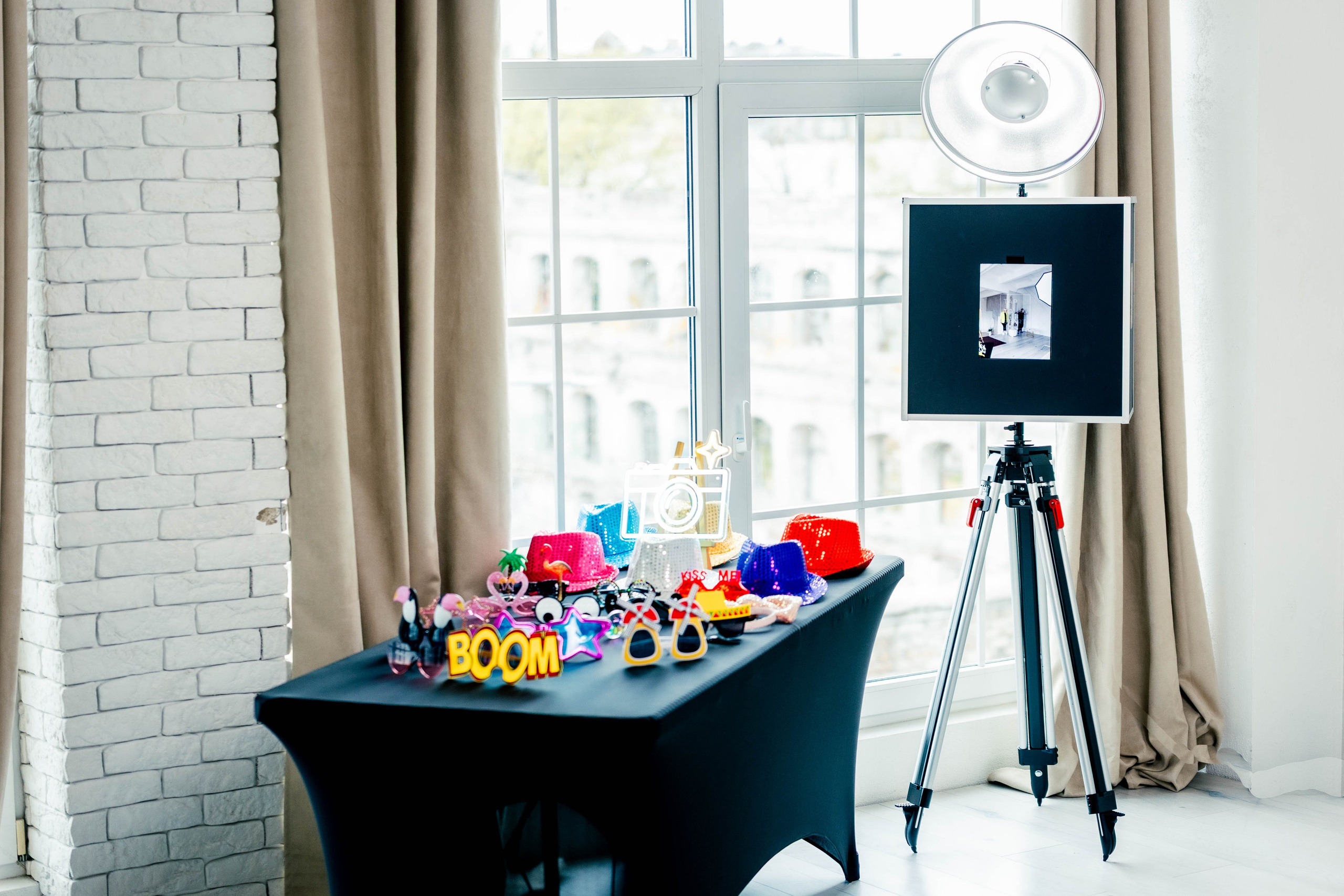Fotobox I Fotoboks I I Fotopeegel I Fotoboxi rent I Fotboksi rent Eestis. Pulmavideograaf I Pulmafotograaf I Pulmavideo I Pulmafoto Eestis